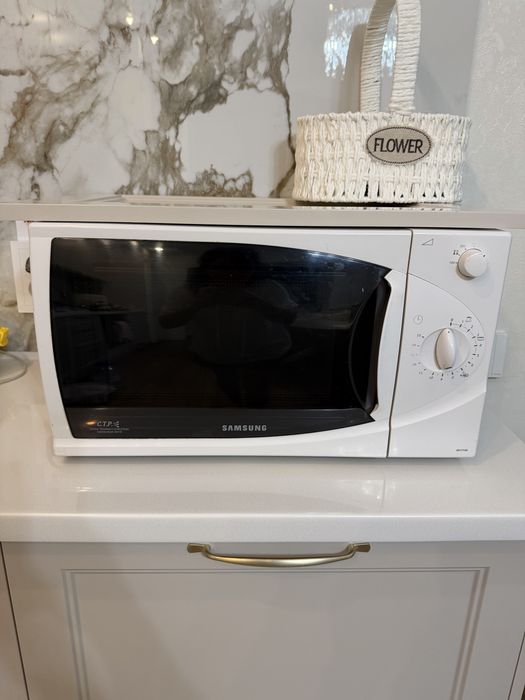 Продам микроволновку Samsung