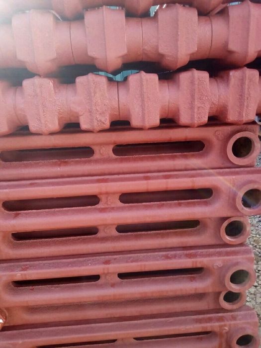 Продаем чугунные батареи отопления.