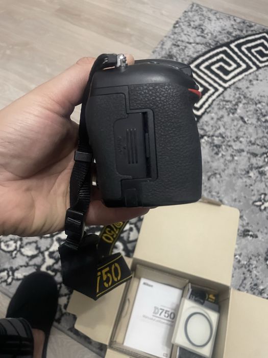 Vand Nikon D750 Dslr