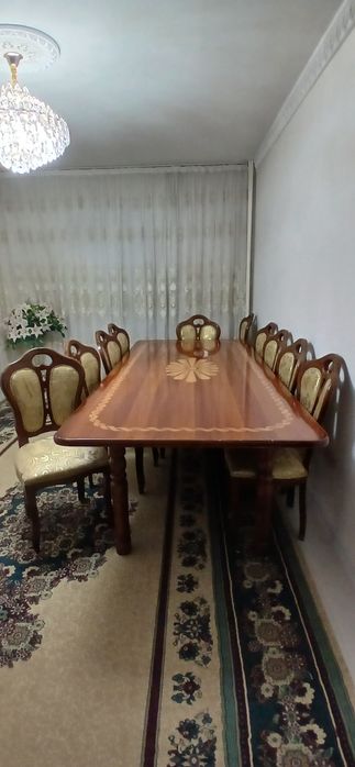Стол и стулья  для 12 персон