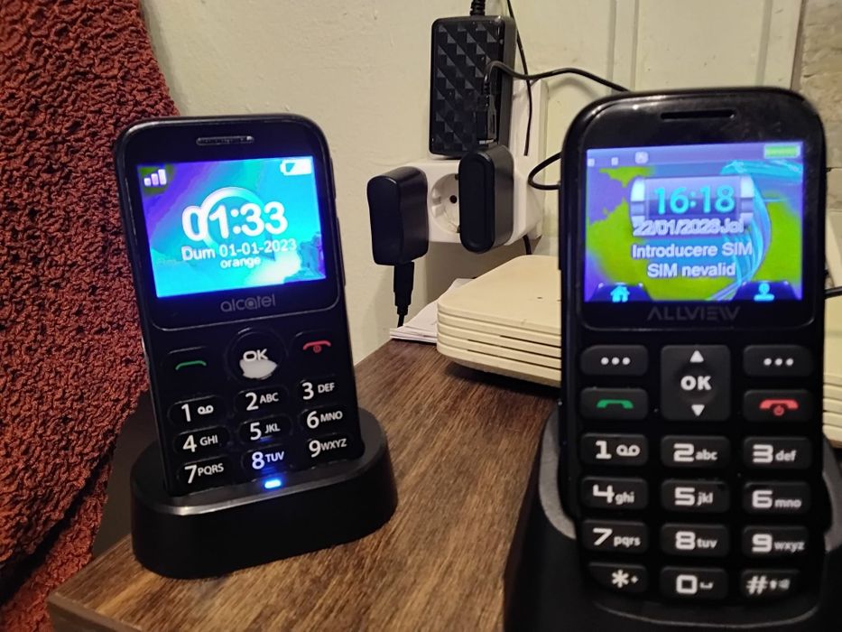 Telefon nou Allview și un Alcatel folosit