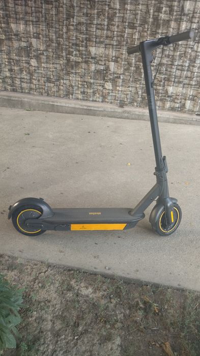 Электросамокат в отличном состоянии,