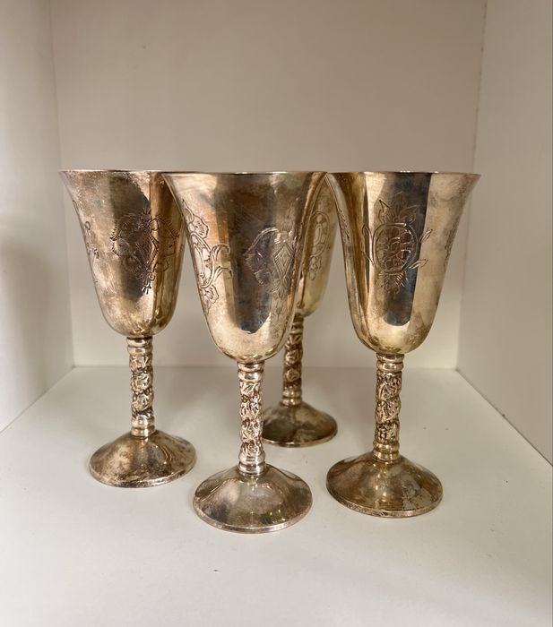 Set patru pahare argintate