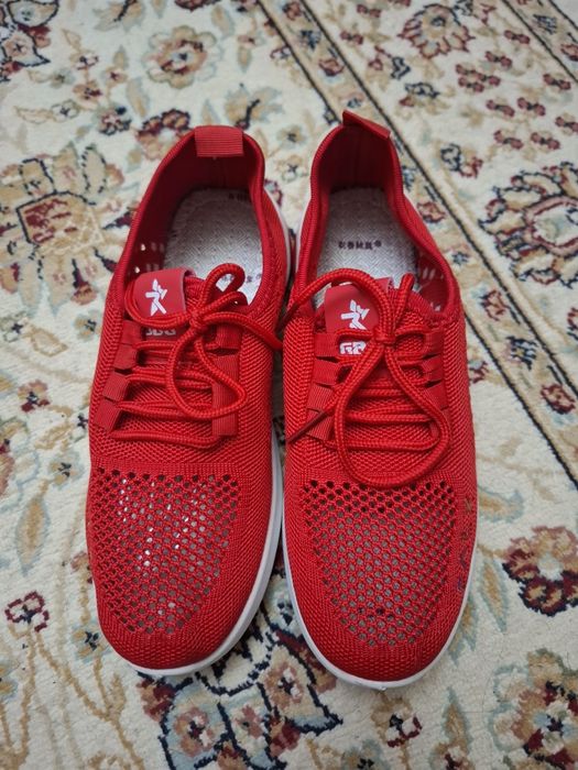 Продам новую обувь