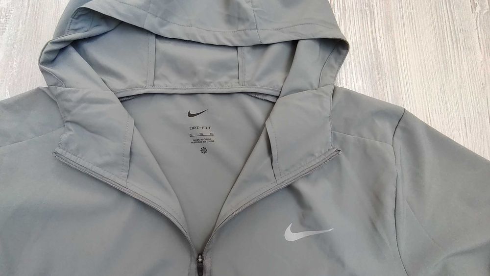 Ново мъжко яке за тренировки NIKE FORM HOODED VERSATILE JACKET р-р ХL
