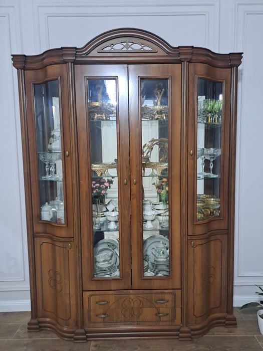 Продам сервант для гостиной