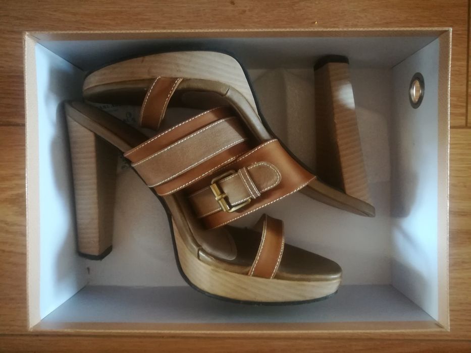 Обувь женская разнообразная