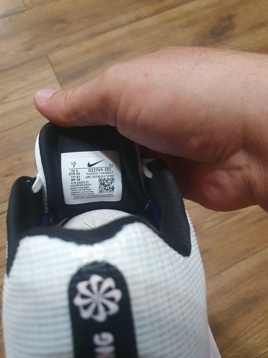 Vând adidasi nike zoom fly5