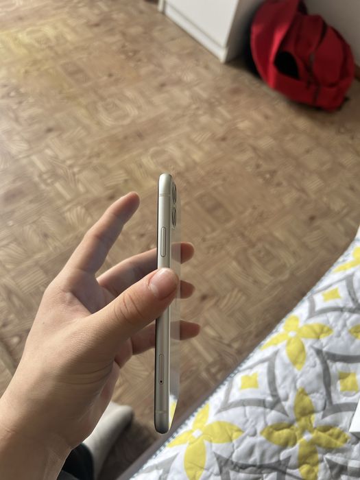 Продам айфон 11