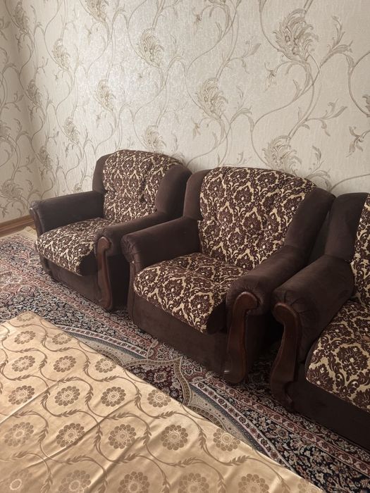 мягкий мебель, диван и кресло