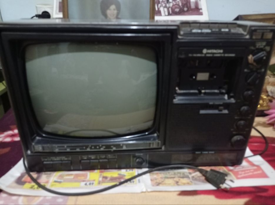Ретро телевизор с радио и касетофон – 1980 г.