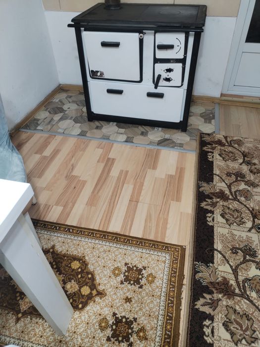 Vand soba de bucatarie in stare foarte buna