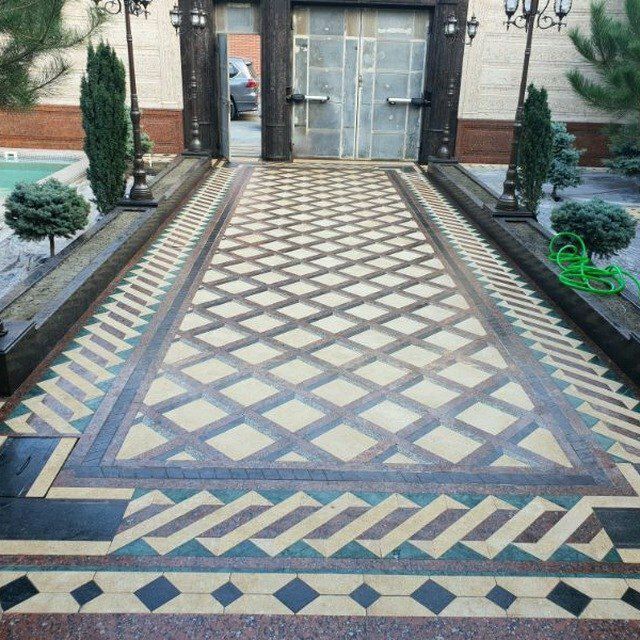 Профессиональная Установка ГРАНИТ на Цоколь. Фасад из Травертина