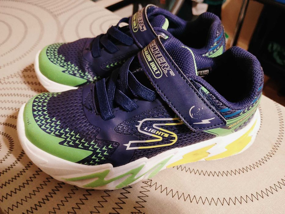 светещи маратонки Skechers