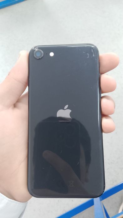 Айфон Се на 64гб