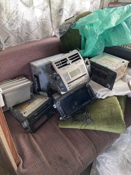 Продавам радиокасетофони , различни модели