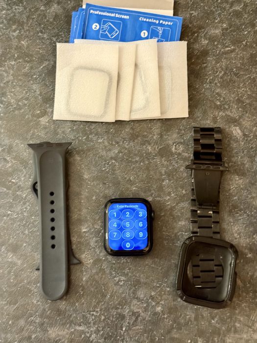 iPhone 15 128 gb neverlocked 85% + apple watch SE gen 2 44 mm Midnight 100% + apple watch serie 4 40 mm rose gold 80%