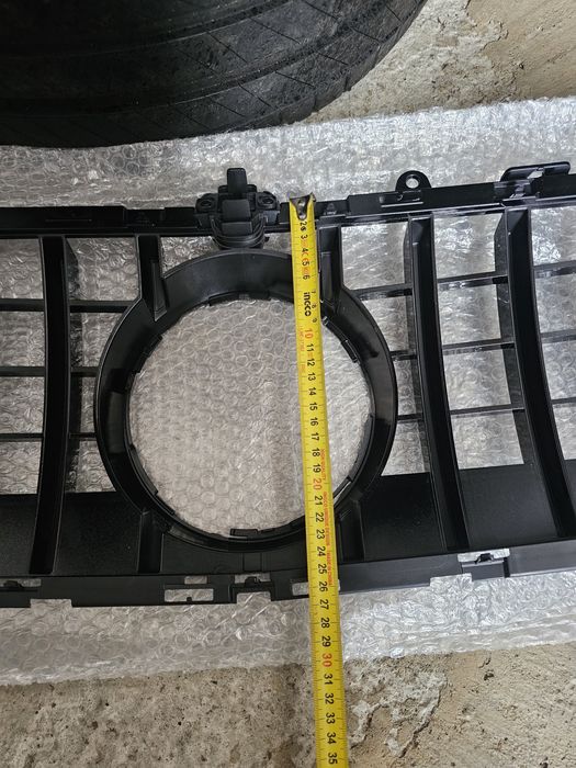 Grila mercedes negru lucios