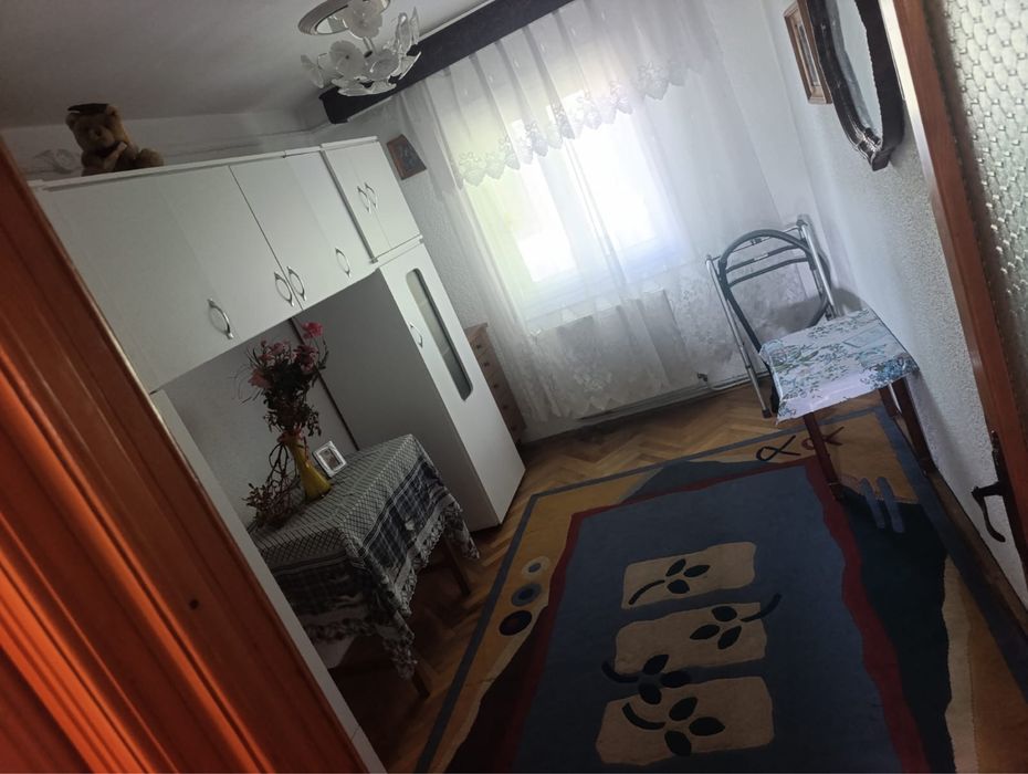 Apartament cu 3 camere zona 2 Stejari