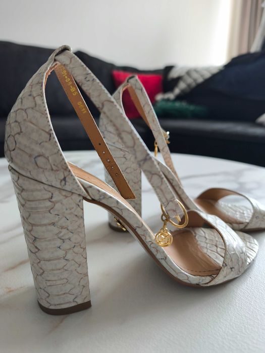 Сандал на висок ток