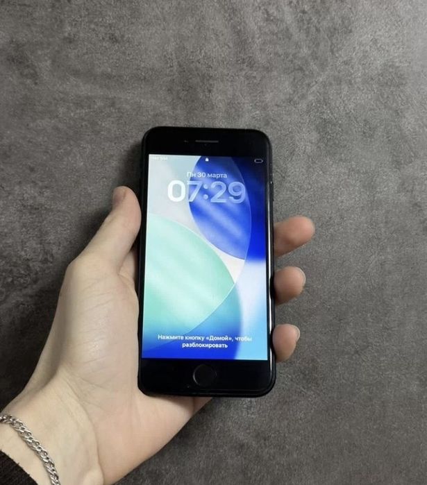 Iphone se 2020 64gb 80% акб