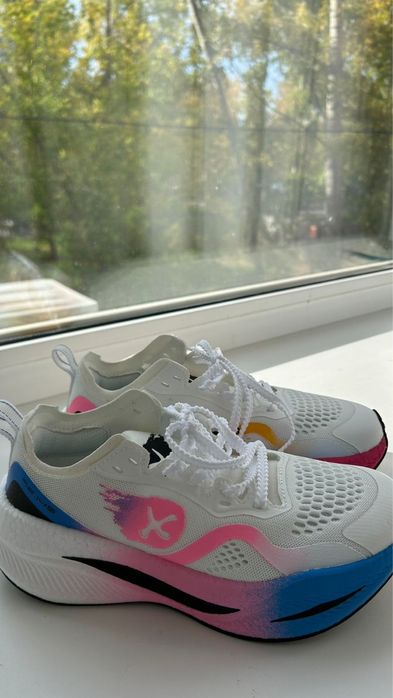 Кроссовки беговые