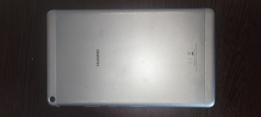 Vând Huawei mediapad t3 8" funcțional cu ecran spart