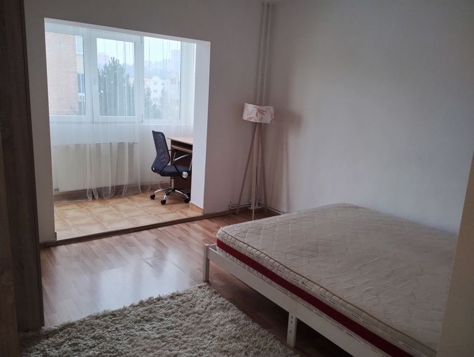 Închiriez apartament 4 camere plopilor Nr.60