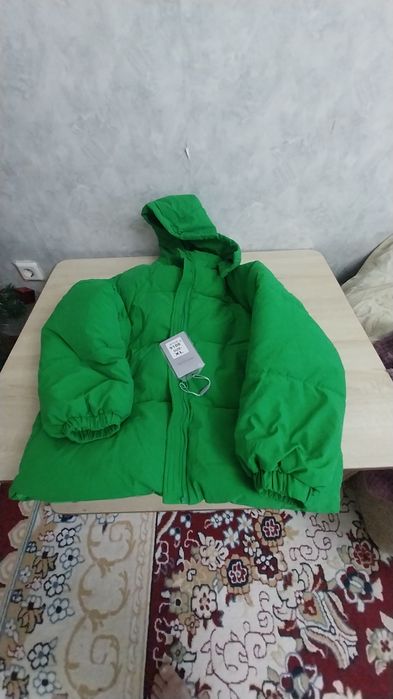 Зимняя куртка, яркая