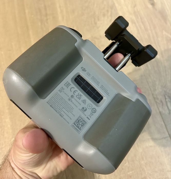 Продавам DJI Mini 2 SE с контролер и 3 батерии.