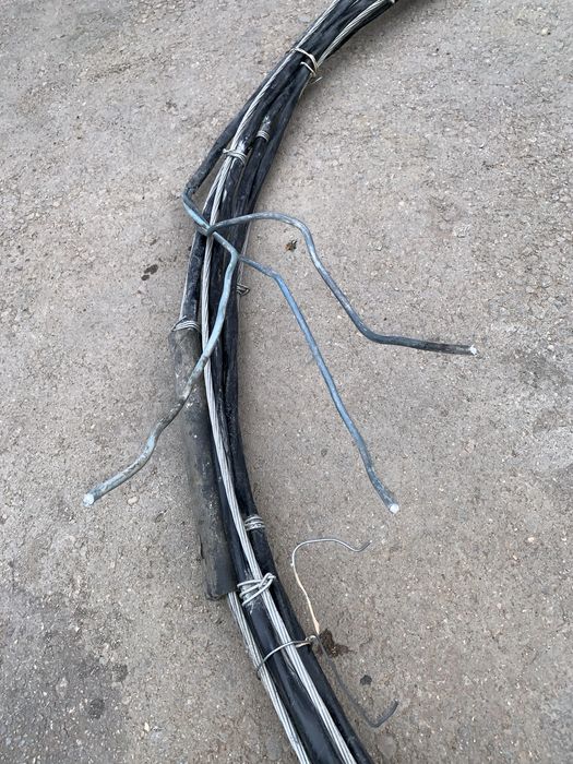 трехфазный подвесной силовой кабель