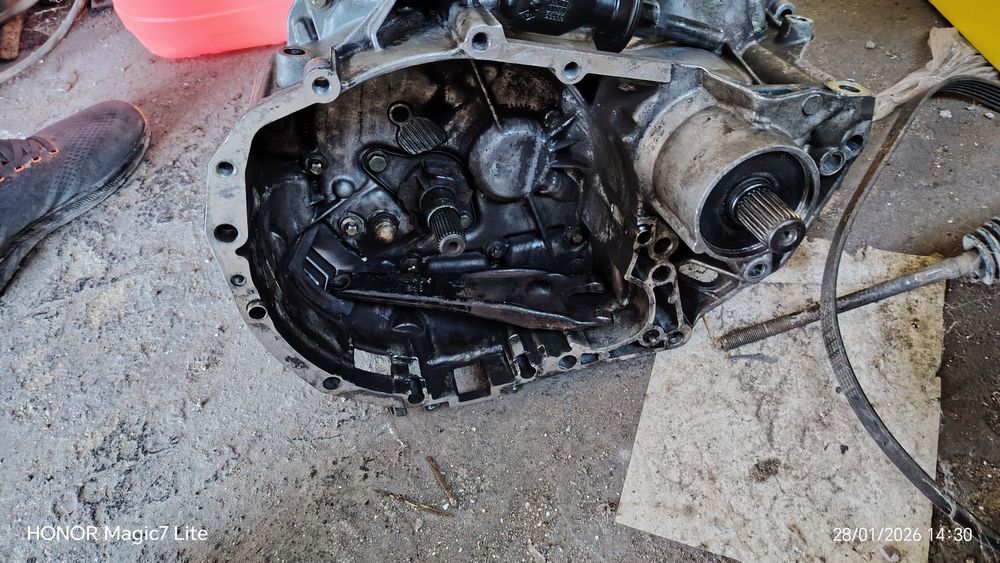 Продавам Скоростна кутия за Рено Клио 1.5 DCI