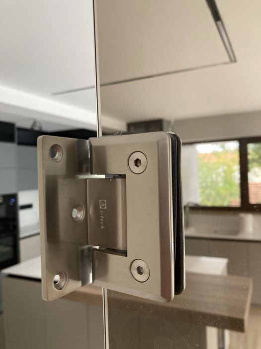 Стъклена врата за душ-кабина