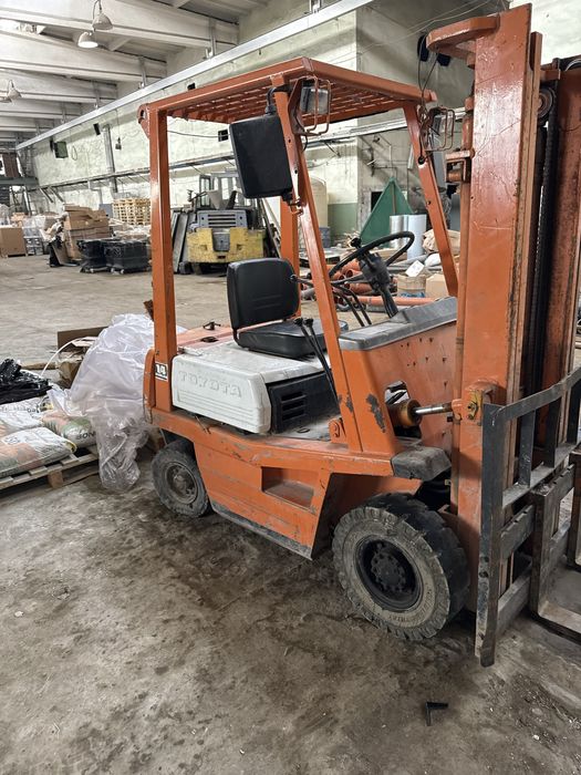 Kara  Tayota tehnikasi sotiladi Benzin mator da kamchiligi bor