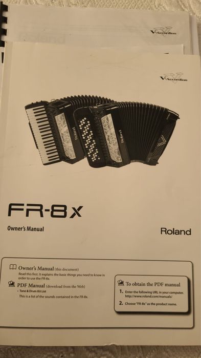Se vinde Acordeon Roland  mofel 2013