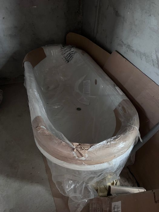 Cadă de vânzare cu picioare nouă