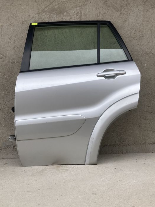 Задна лява врата за тойота рав4/toyota rav4 00-05г