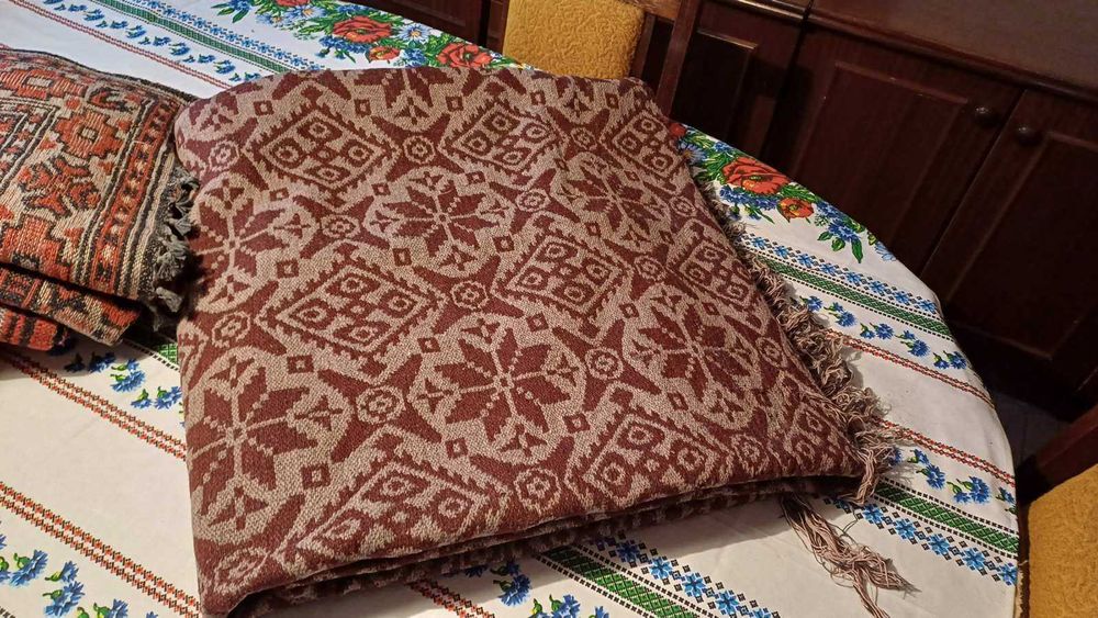 Вълнени килими нови