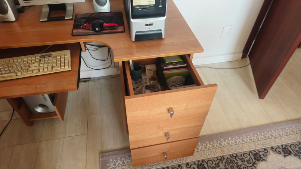 Компьютерный стол