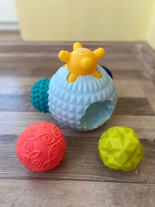 Пъзел със сензорни топки за бебе