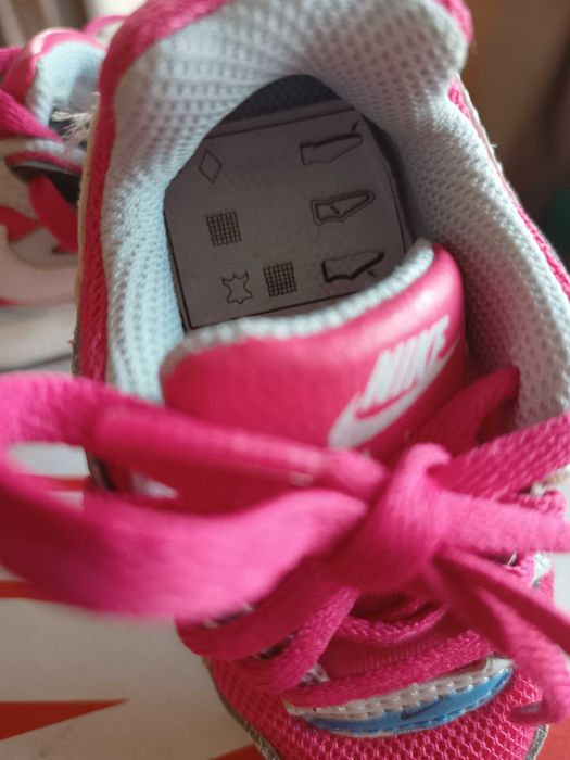 Маратонки Nike Air и Adidas 21 номер