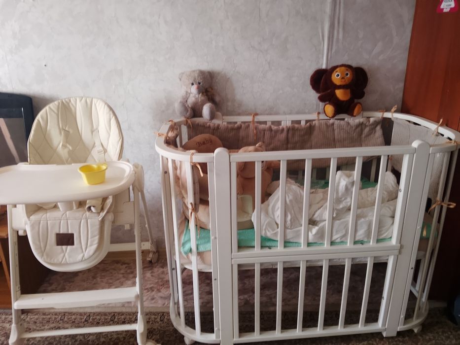 Продам детскую кроватку 3в1 два матрасика покупали 170 тысяч