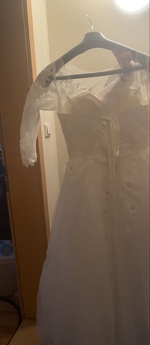 Vand rochie de mireasa potrivita pentru marimea s/m