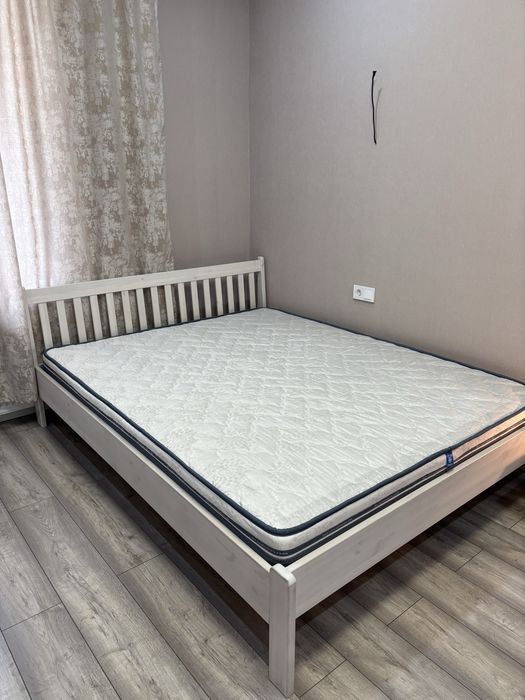 Продам кровать дерево 160