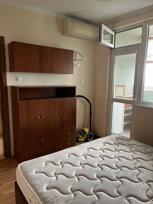 Дава под наем компактен тристаен апартамент в кв. Лозенец