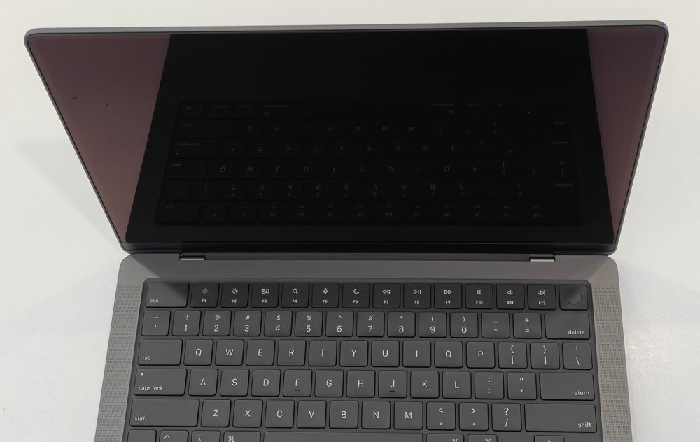 MacBook Pro 14 M5 24/1TB 7циклов/100%