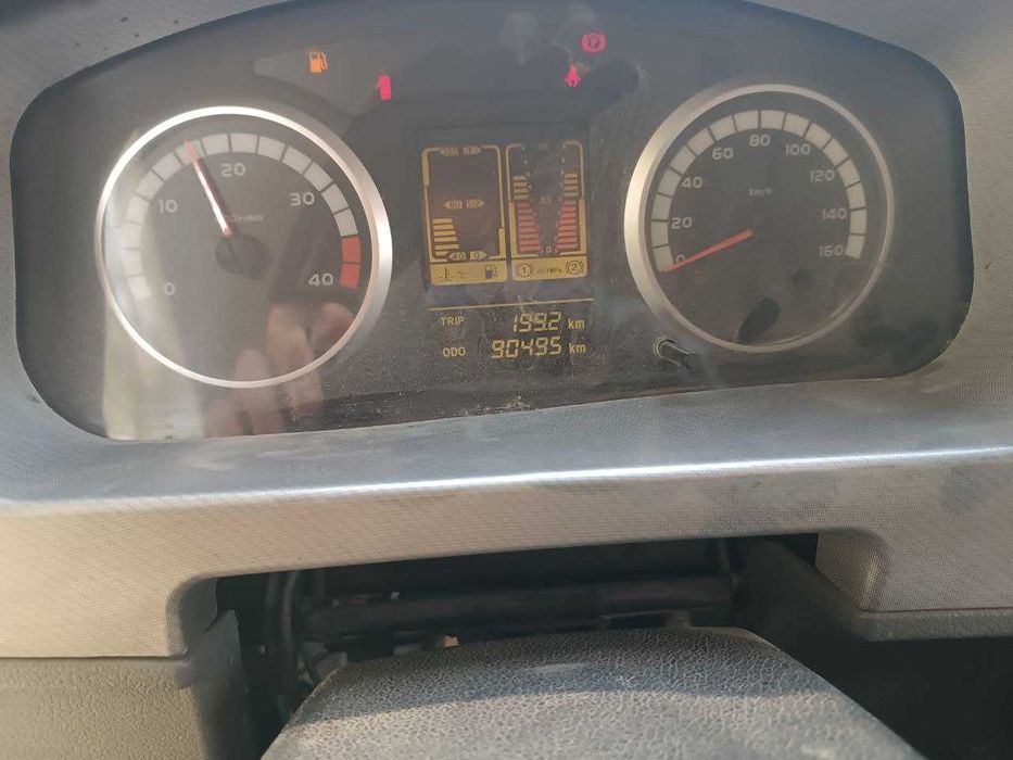 Самовсал HOWO 5 тонна