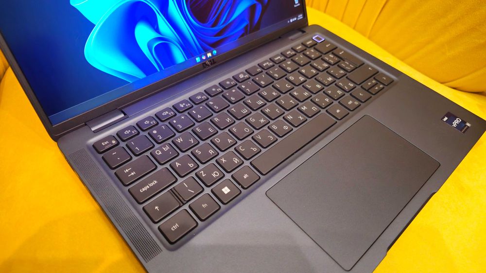 Продавам лаптоп DELL 14" Latitude 7440, i7, 16GB DDR5, 512GB NVMe