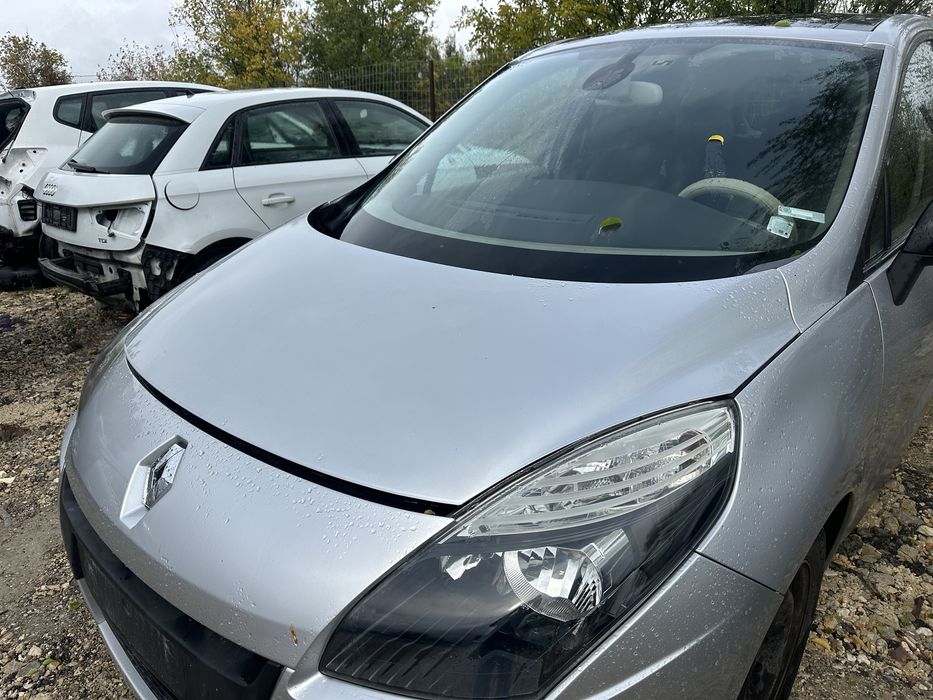 Преден капак за Рено Сценик 3! След 2009г.!