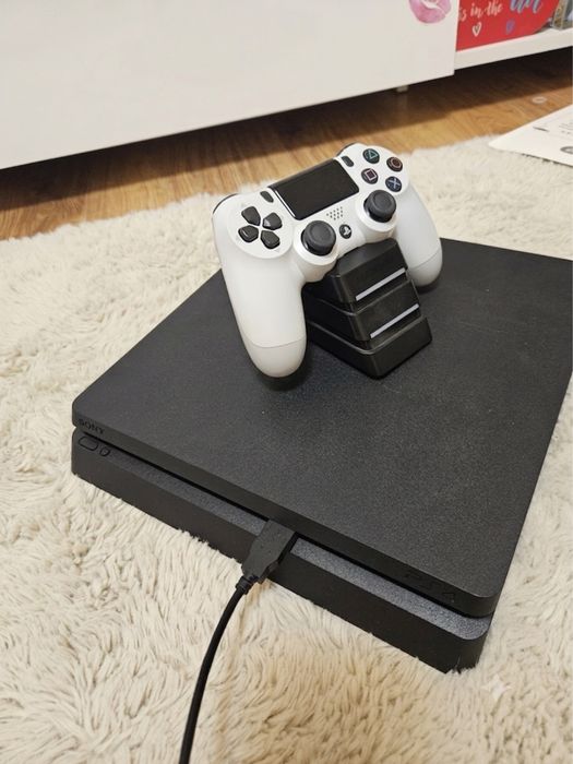 Playstation 4 slim